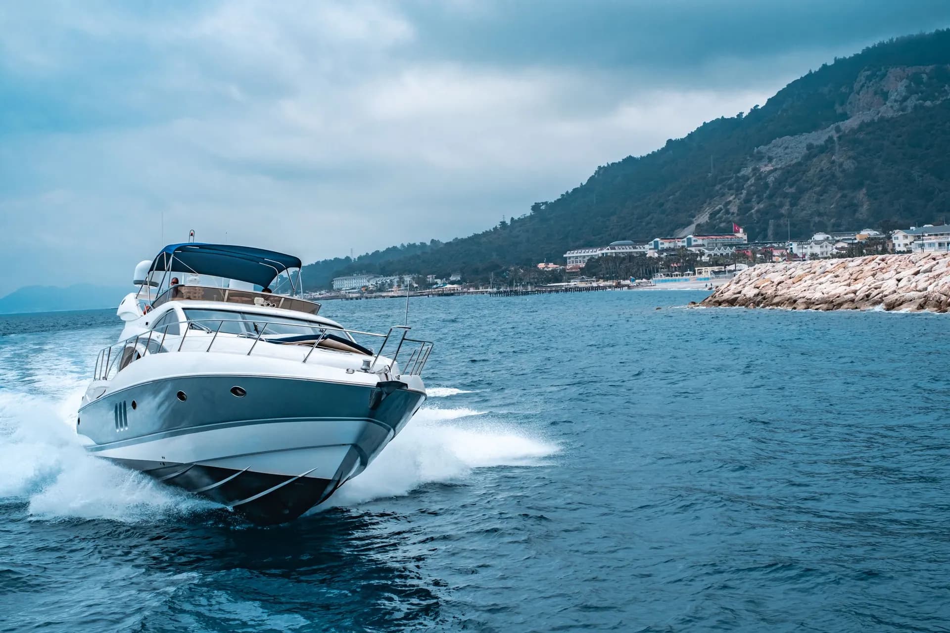Vantage Yacht Management page hero